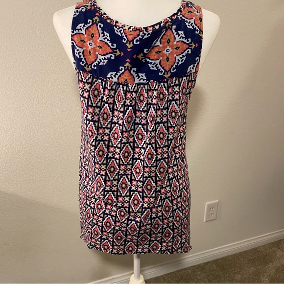 Akemi + Kin Anthropologie Galapa Print Asymmetrical Sleeveless Blouse - Picture 4 of 11